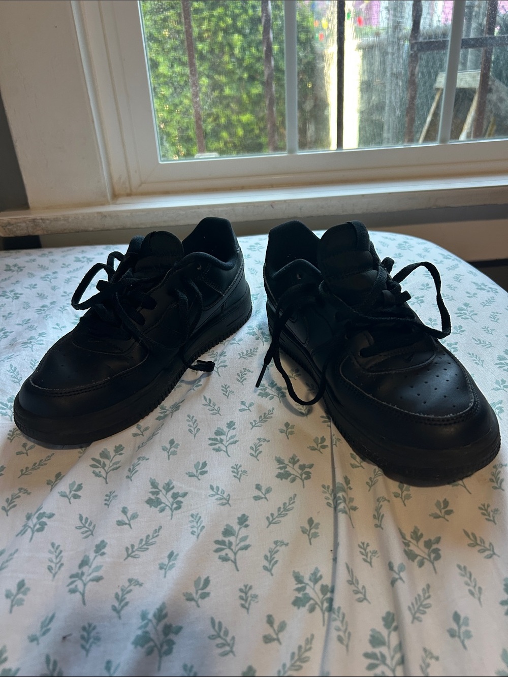 KIDS NIKE BLACK AIR FORCE 1s